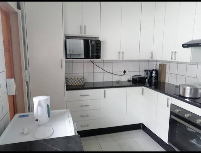 3 bed property to rent in WINCHESTER HILLS